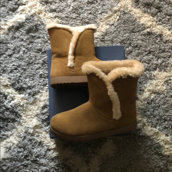 tan fuzzy boots